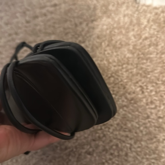 Marc Fisher black leather strappy Marg sandals Sz 71/2M - Picture 7 of 8